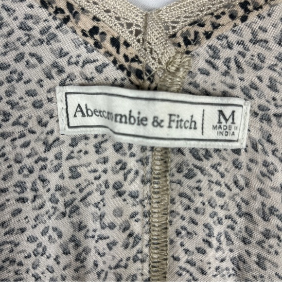 Abercrombie & Fitch Women's Deep V-Neck Y2K Tan Black Cheetah Blouse Top Medium - Picture 3 of 9